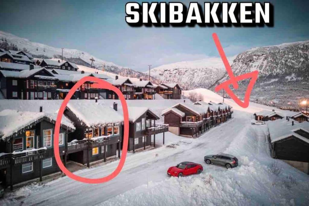 I Myrkdalen * Helgatun